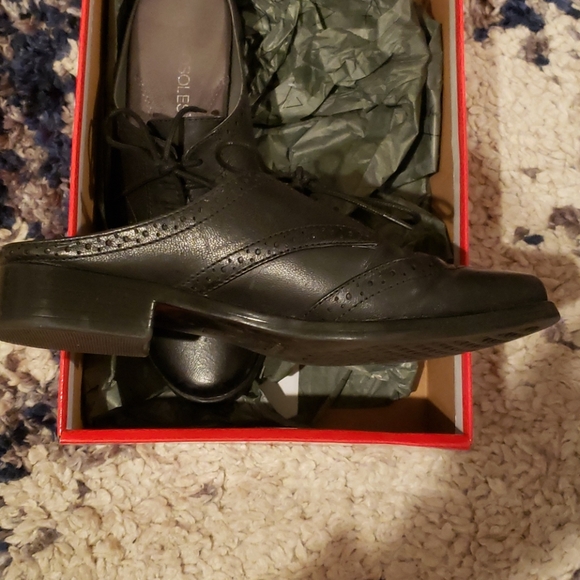 shoes - Picture 2 of 6